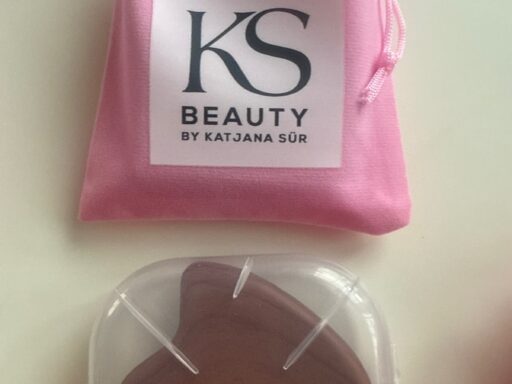 KS Beauty Foundation-Pinsel in der Schutzbox mit Samtbeutel