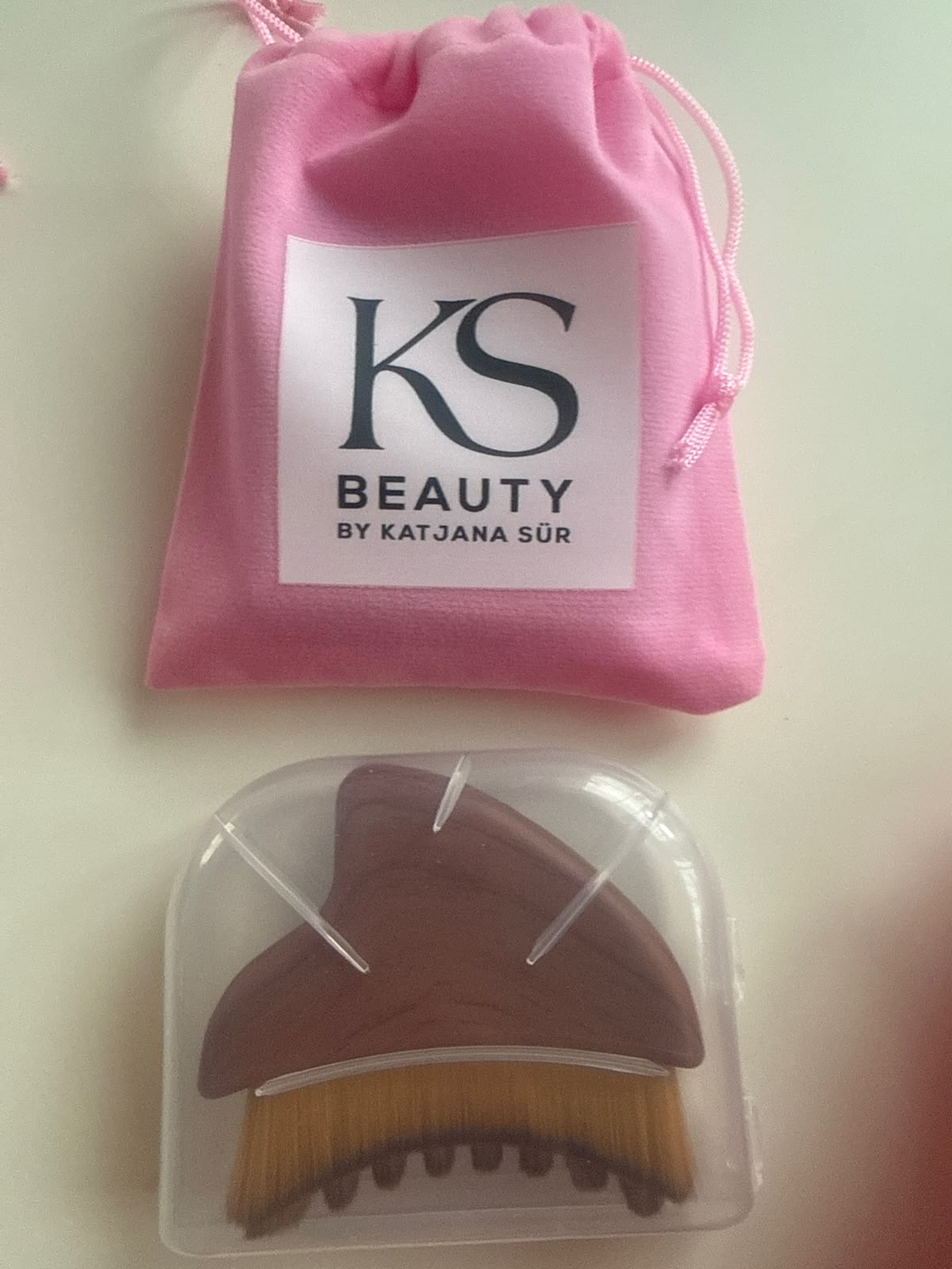 KS Beauty Foundation-Pinsel in der Schutzbox mit Samtbeutel